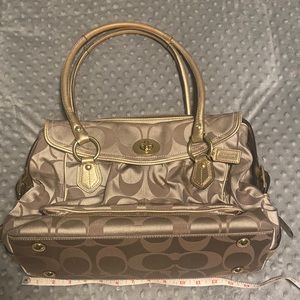 Coach, multi compartment handbag/shoulder bag. So many fantastic pockets inside